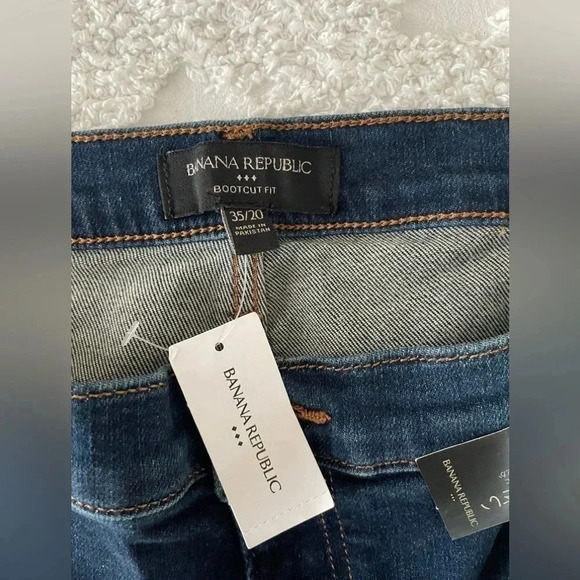 Banana Republic Vintage Stretch Low-Rise Bootcut Jean - Picture 7 of 13